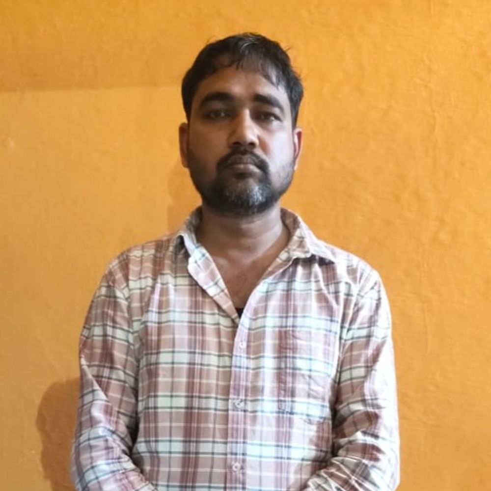 30 हजार का इनामी लखनऊ से गिरफ्तार:16 साल पुरानी डकैती में था फरार, गुजरात के सूरत में दर्ज है मामला