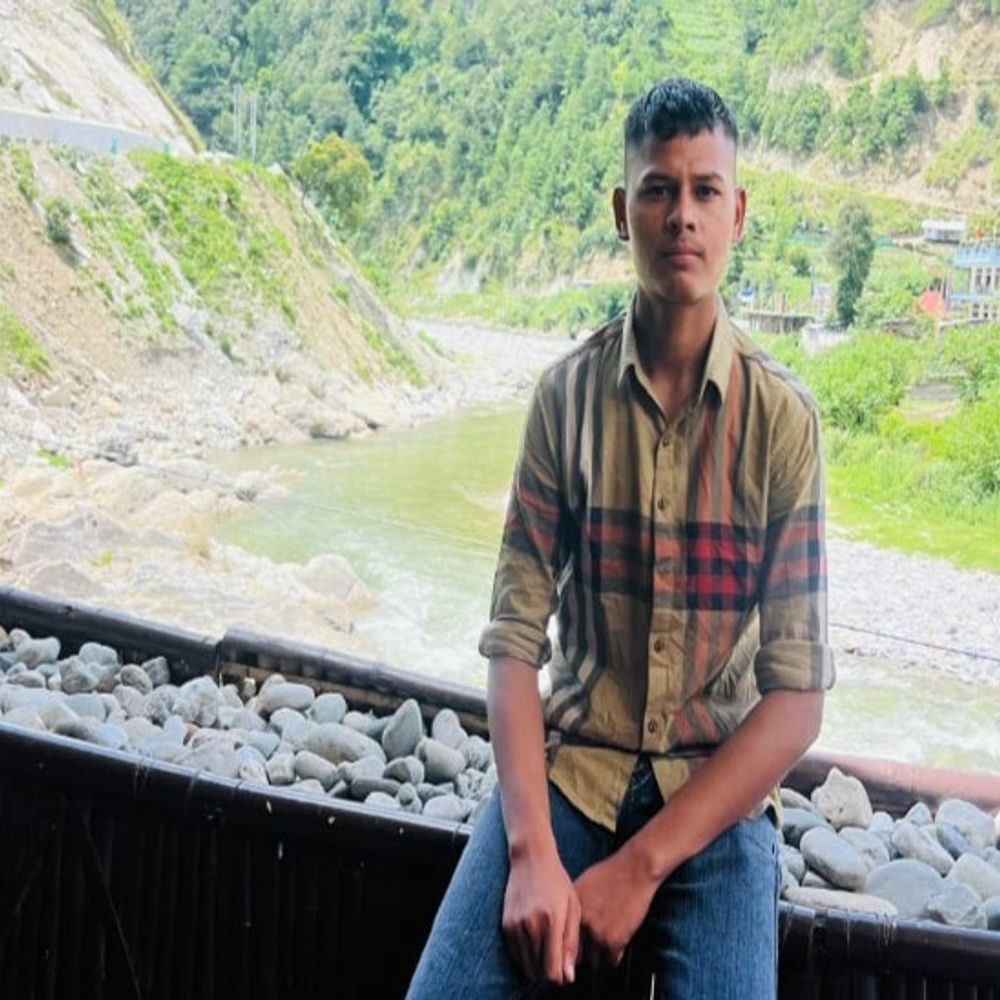 मथुरा में अग्निवीर का पार्थिव शरीर पहुंचा गांव:बॉर्डर पर फायरिंग में हुए थे शहीद,अंतिम दर्शन के लिए लगी भीड़