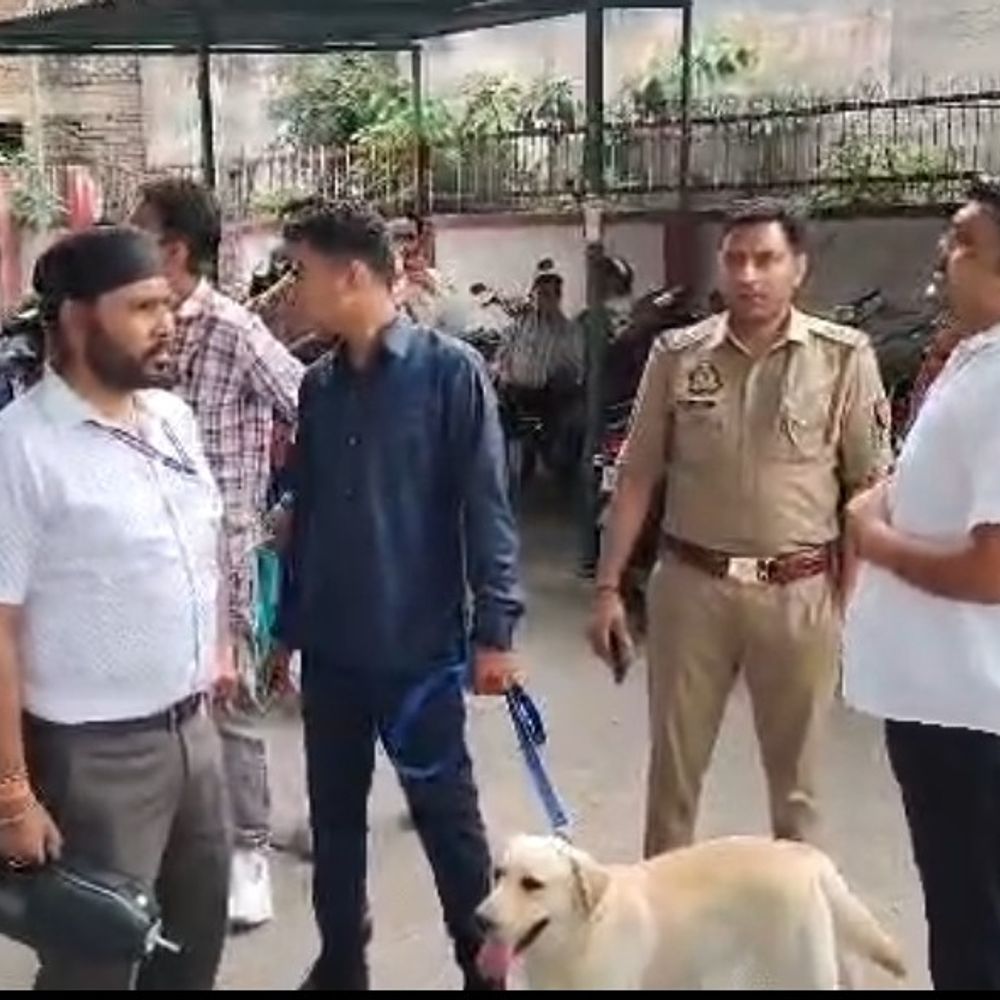 मुरादाबाद मुख्य डाकघर में बम की सूचना:पुलिस ने घंटों जांच की, कुछ भी संदिग्ध नहीं मिला