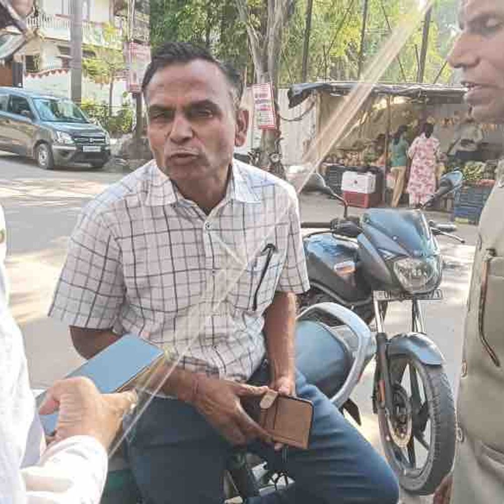 फूड सेफ्टी अधिकारी बनकर बसपा नेता की दुकान पर छापा:पुलिस ने दो आरोपियों को पकड़ने के बाद अज्ञात पर केस दर्ज किया