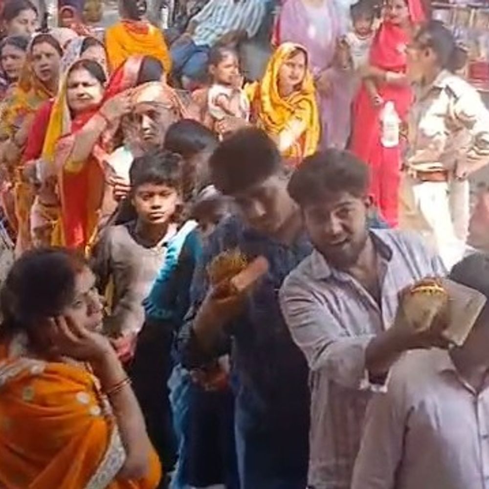 चैत्र नवरात्रि नवमी पर मंदिरों में भक्तों की भीड़:लोग मां दुर्गा और भगवान राम की कर रहे पूजा अर्चना, सुरक्षा व्यवस्था में पुलिसकर्मी तैनात