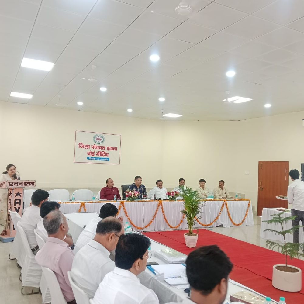 इटावा जिला पंचायत बैठक में कई अहम मुद्दे उठे:खराब सड़कें, बिजली-पानी और कानून व्यवस्था पर चर्चा
