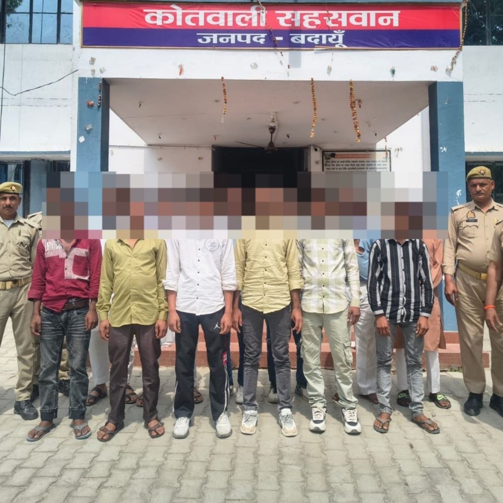 बदायूं में जमीन विवाद में पथराव, 12 लोग गिरफ्तार:दो पक्षों में हुई थी मारपीट, पुलिस ने दबिश देकर आरोपियों को पकड़ा