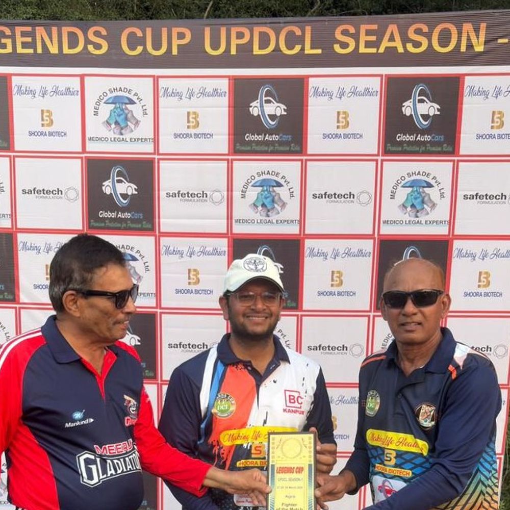यूपीडीसीएल लीजेंड्स कप में आगरा टीम का रोमांचक प्रदर्शन:चाहर ग्राउंड मुकाबले में डॉक्टर राहुल सिंह चमके, टीम ने कांटे की जीत दर्ज की