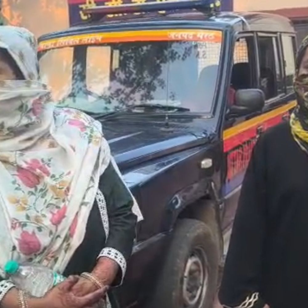 मेरठ में एक पति के लिए दो पत्नियों में घमासान:पति की जमानत कराने पहुंचीं थी दोनों, मारपीट में दोनों पक्षो की तीन महिलाएं घायल