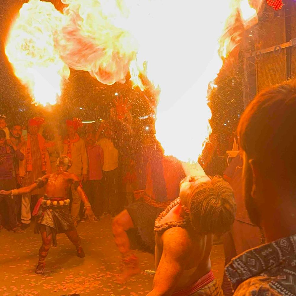 कानपुर में रामनवमी शोभायात्रा पर मुस्लिमों ने बरसाए फूल:सुजातगंज में दिखा गंगा-जमुनी तहजीब का नजारा, दिया भाईचारे का संदेश