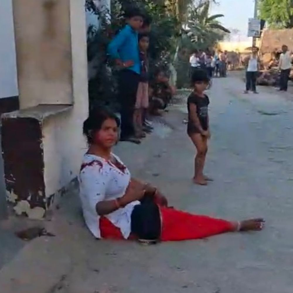 शाहजहांपुर में उधारी विवाद- महिला पर लाठी-डंडों से हमला:बचाने आए पति को भी पीटा, चार नामजद आरोपियों पर FIR