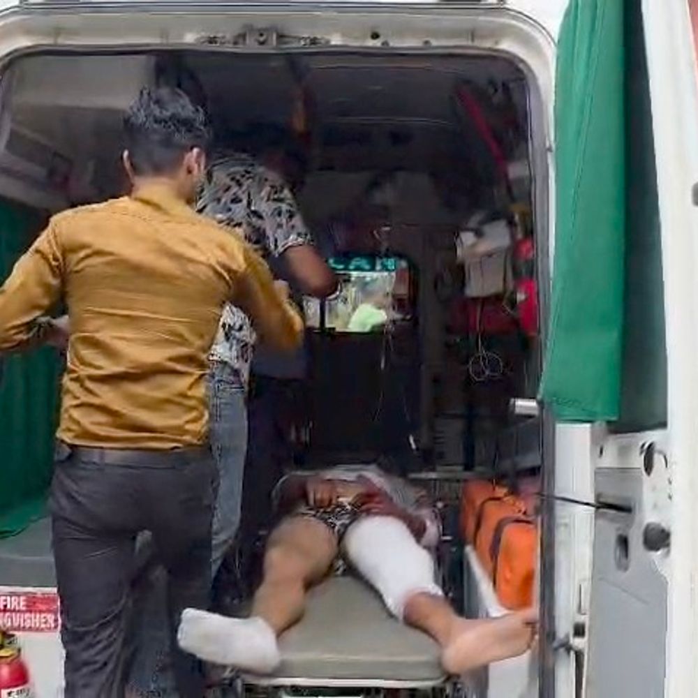 सड़क हादसे में दो की मौत, एक गंभीर घायल:मुजफ्फरनगर में ट्रैक्टर-ट्रॉली और बाइक की टक्कर, चालक भी मृत