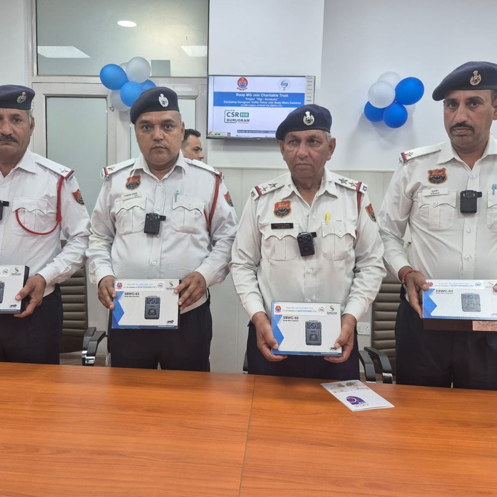 गुरुग्राम ट्रैफिक पुलिस को मिले 100 बॉडी वॉर्न कैमरे:  रोड सेफ्टी और बेहतर ट्रैफिक मैनेजमेंट में पारदर्शिता आएगी, झगड़े भी कम होंगे – gurugram News