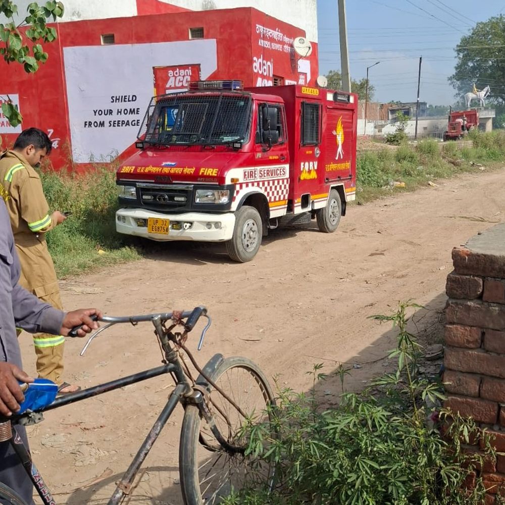बागपत में ट्रांसफार्मर में आग से बिजली ठप:सिंचाई प्रभावित, किसानों ने प्रदर्शन की चेतावनी दी; जेई ने दिया आश्वासन