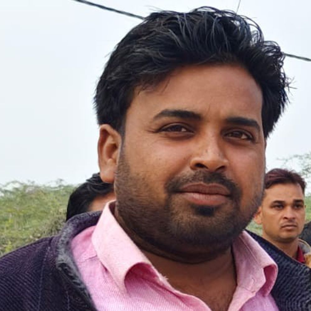 जालौन में पोकलैंड मशीन से दबकर युवक की मौत:शव छिपाने की कोशिश, परिजनों ने जताई हत्या की आशंका; जांच जारी