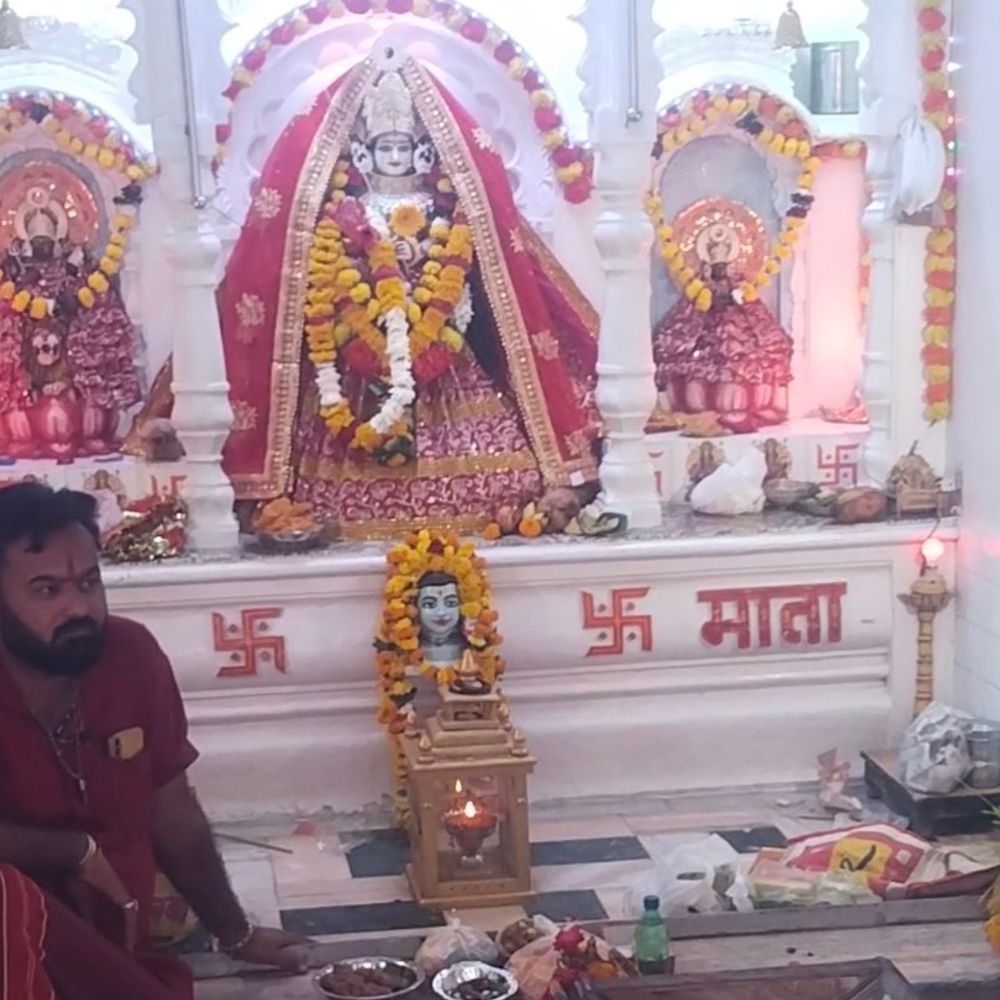 ललितपुर में चैत्र नवरात्र नवमी पर मंदिरों में भीड़:कन्या भोज, भंडारे का आयोजन; ललितेश्वरी ,छोटी माता ,चंडी माता सहित कई मंदिरों में पूजा