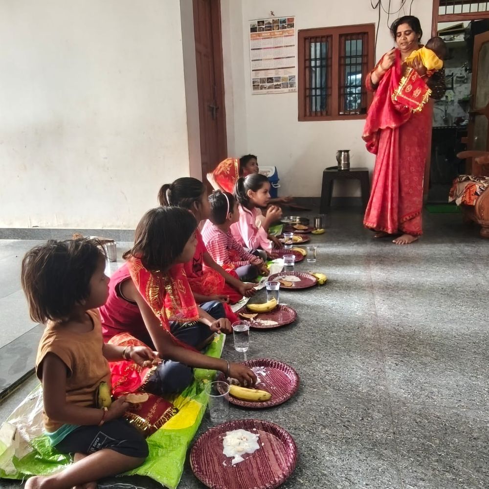 श्रावस्ती में चैत्र नवरात्रि पर 108 देवियों के नाम हवन:कन्या पूजन और भोज के साथ देश व परिवार के सुख-समृद्धि की कामना