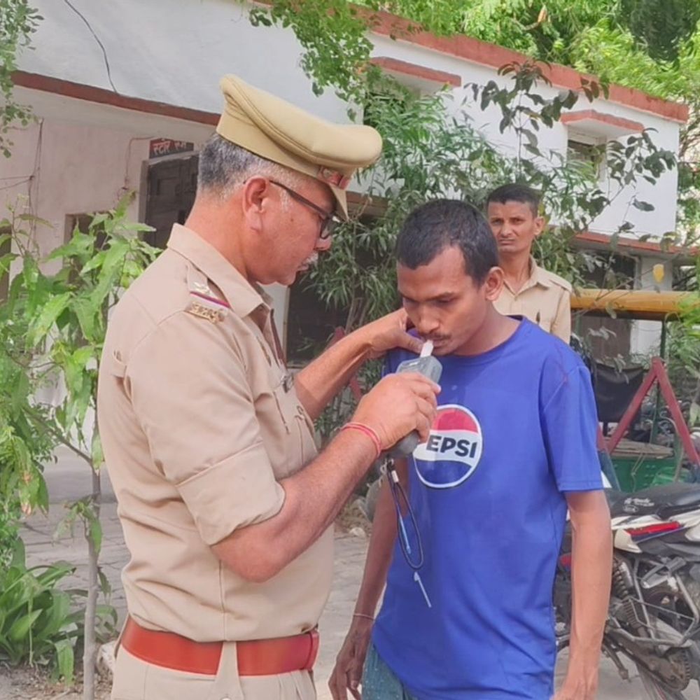 देवरिया में 119 वाहनों का चालान:यातायात नियमों के उल्लंघन पर 5 वाहन सीज, अभियान जारी