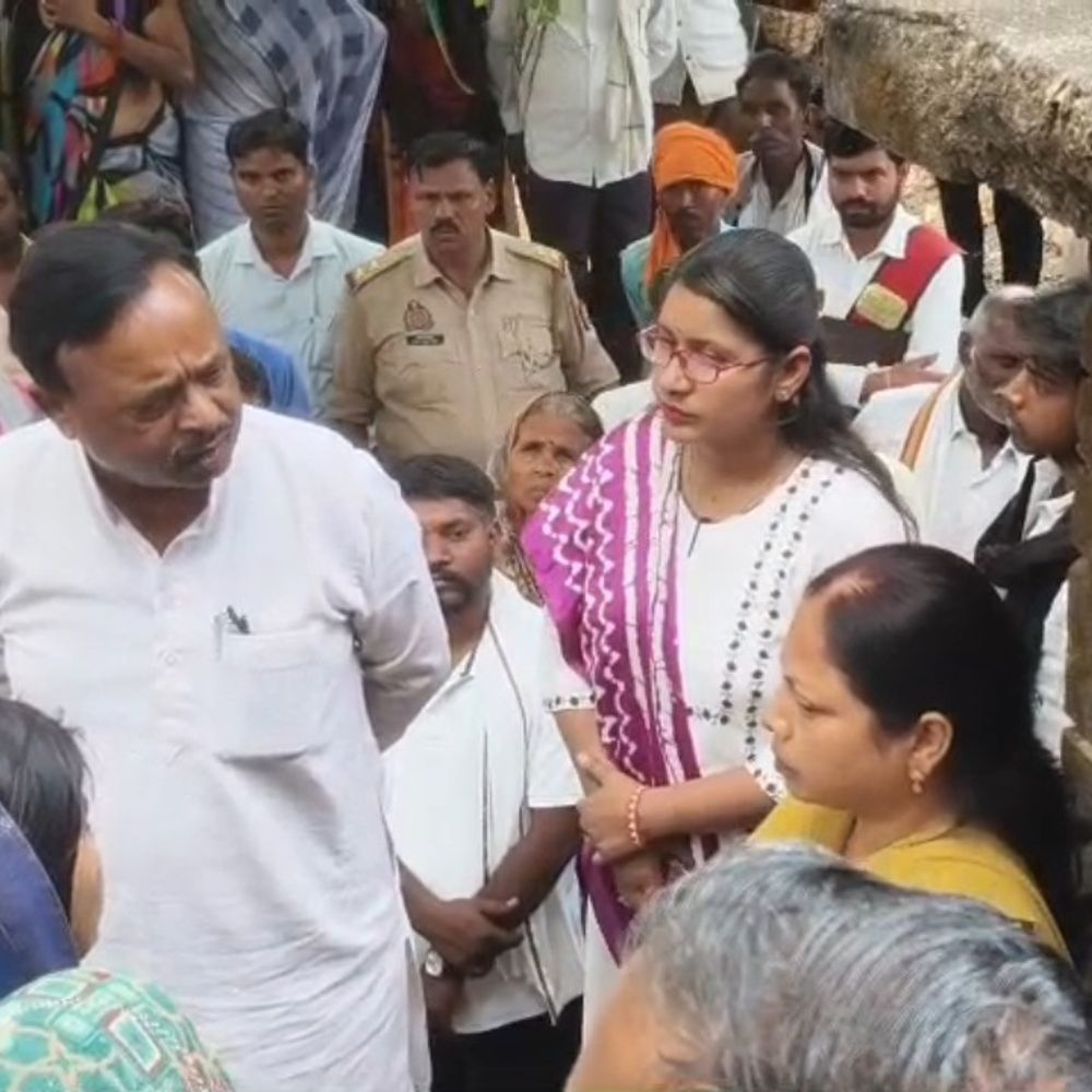 शिक्षामित्र की मौत, बसपा ने 50 लाख, नौकरी मांगी:नेताओं ने परिजनों से मुलाकात की, हर संभव मदद का भरोसा दिया