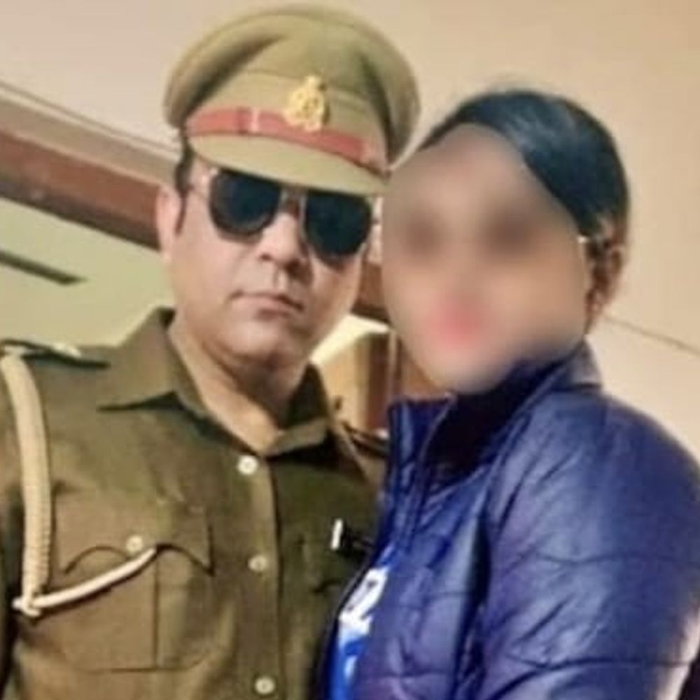 15 दिन बाद भी जांच ठप, आखिर किसकी मेहरबानी?:लखीमपुर में एसपी स्टेनो पर गंभीर आरोप, दो महिलाओं से शादी का मामला