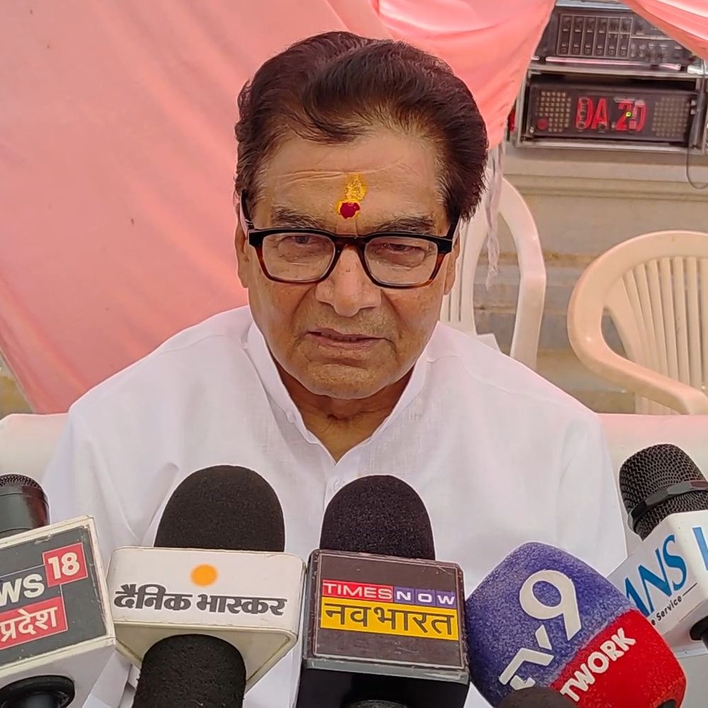 प्रो. रामगोपाल यादव ने तेल संकट पर सरकार को घेरा:बोले- पर्याप्त तेल का भंडार है तो पेट्रोल पंपों पर दिक्कत क्यों दिखाई दे रही?