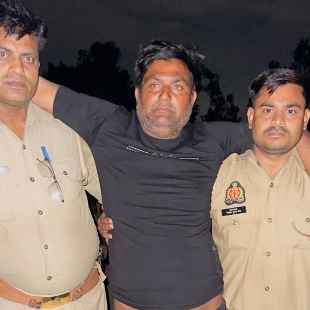 मुठभेड़ में 6 जिलों का वांछित गौ-तस्कर घायल:पुलिस तिराहा के पास कर रही थी चेकिंग, जवाबी फायरिंग में गिरफ्तार