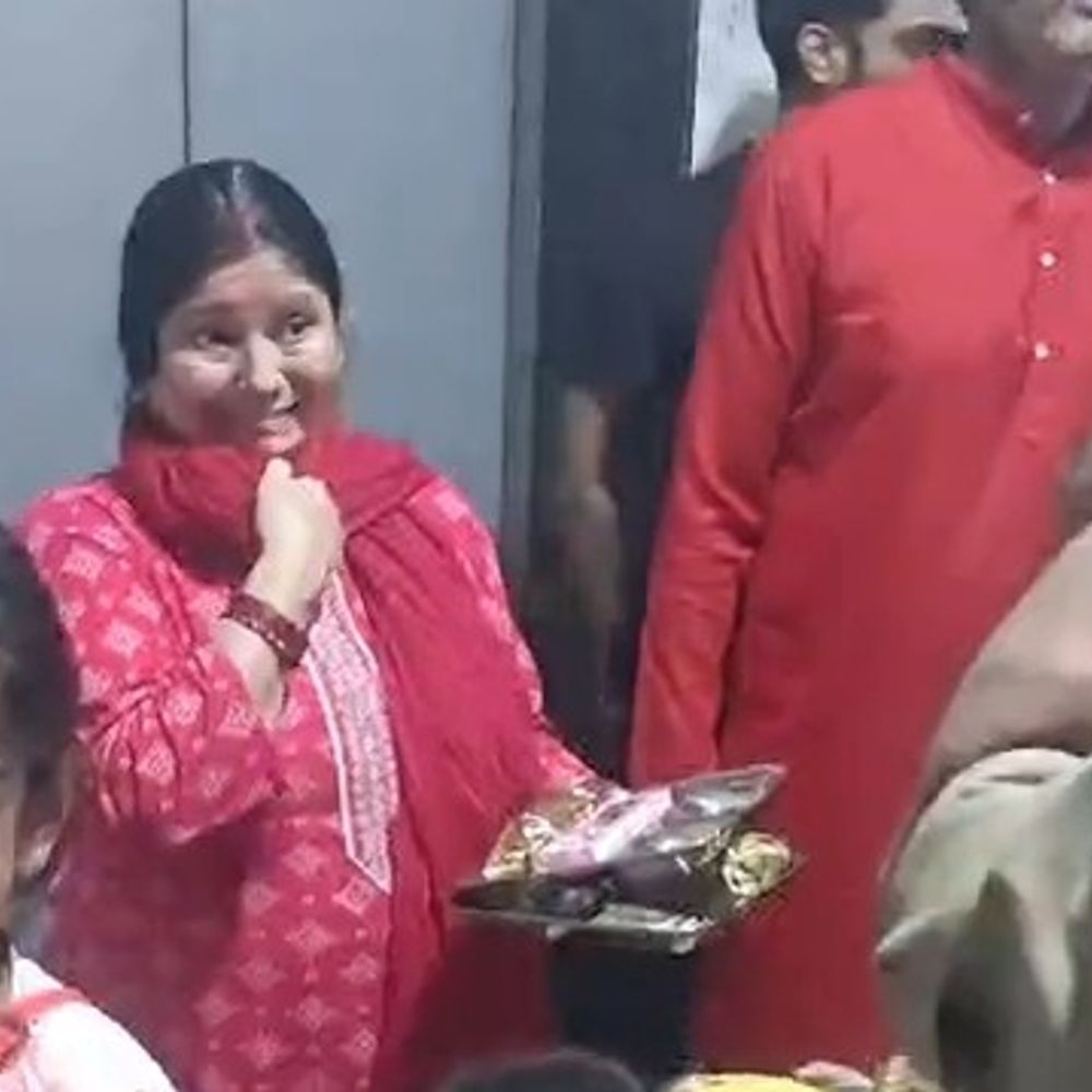 कन्या पूजन के लिए जा रहे बच्चे लिफ्ट में फंसे:ग्रेटर नोएडा वेस्ट की हिमालय प्राइड सोसाइटी में फिर हुई घटना