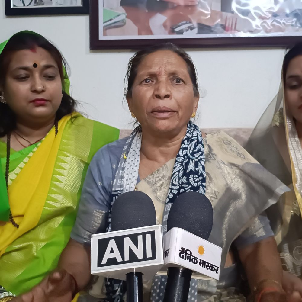 रुक्मिणी देवी बोलीं- संजय निषाद घड़ियाली आंसू बहाने वाले नेता:कहा- निषाद समाज से विश्वासघात किया, अखिलेश को 2027 में सीएम बनाने की अपील