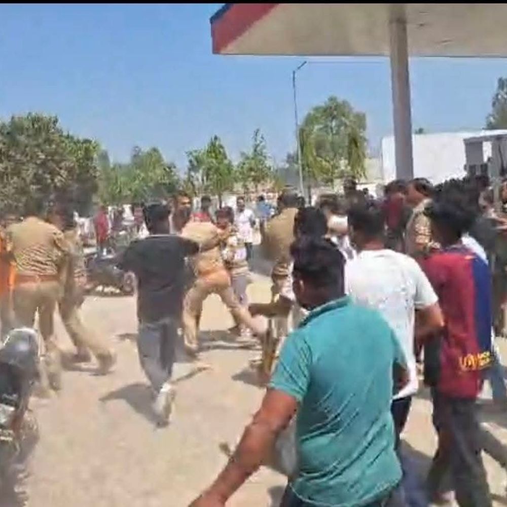 पेट्रोल को लेकर पंप पर मारपीट, पुलिस से भी झड़प:अमेठी में सरकारी गाड़ी घेरने का आरोप, 5 नामजद समेत 25 अज्ञात पर केस; 4 गिरफ्तार