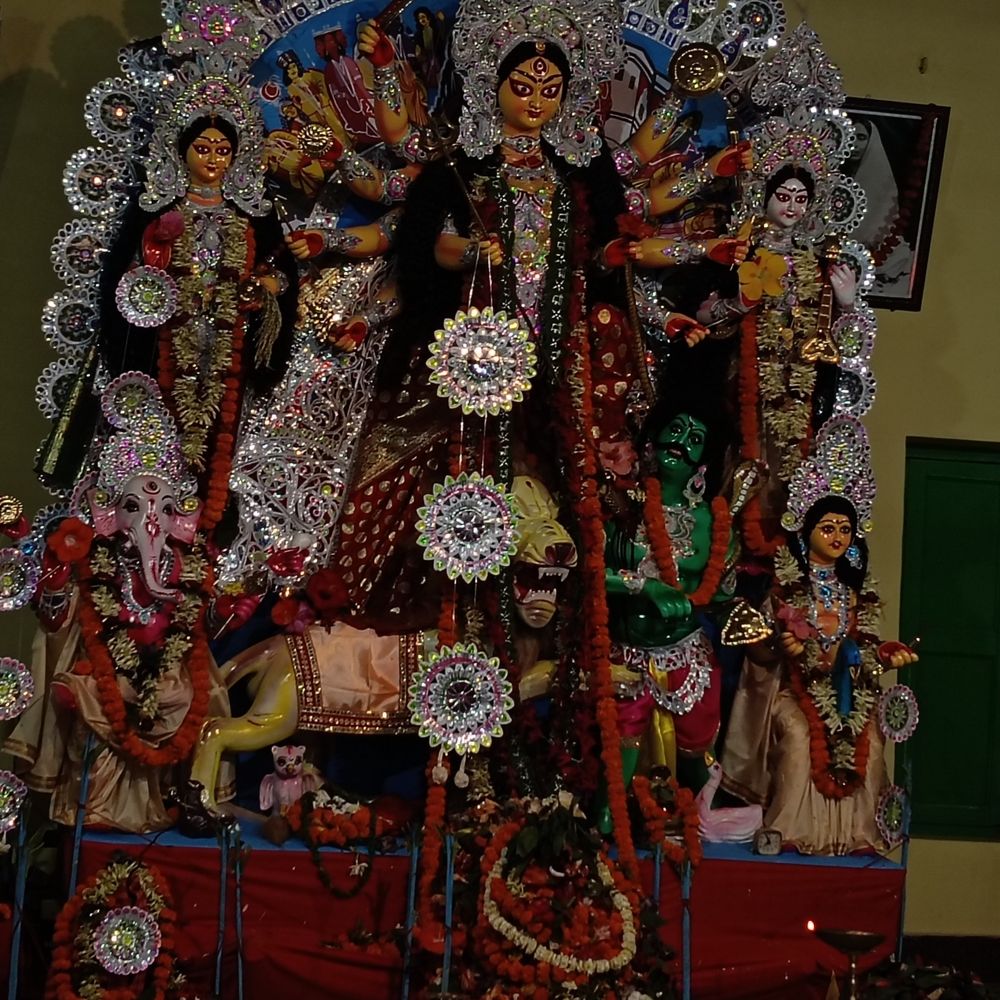 पूर्णिया में देवी दुर्गा के दर्शन के लिए उमड़ी भीड़:1927 से चली आ रही है परंपरा आज भी कायम, हजारों श्रद्धालुओं ने मां के दरबार में हाजिरी लगाई