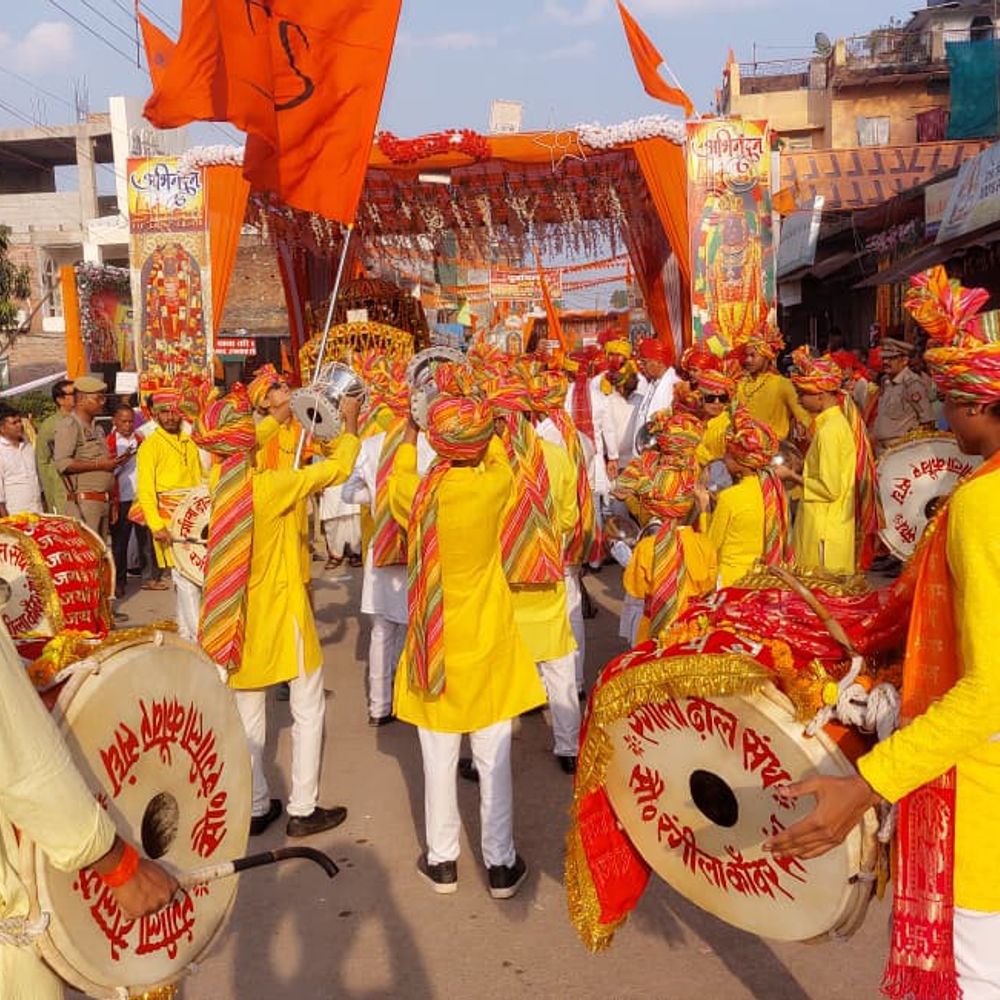 राबर्ट्सगंज में श्रीराम नवमी शोभायात्रा निकली:जय श्रीराम के उद्घोष से भक्तिमय हुआ माहौल, निकलीं आकर्षक झांकियां