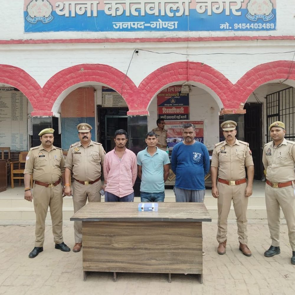 4 करोड़ की जीएसटी चोरी में तीन आरोपी गिरफ्तार:अवैध परिवहन से जीएसटी चोरी, गिरोह का खुलासा, गोंडा पुलिस ने की कार्रवाई