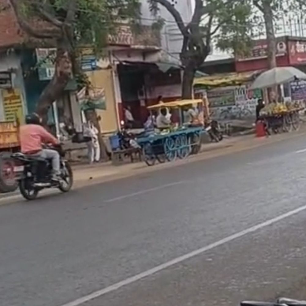 अंबेडकरनगर में अचानक बदला मौसम, बूंदाबांदी शुरू:तापमान गिरा, गर्मी से राहत; किसानों की फसल पर खतरा