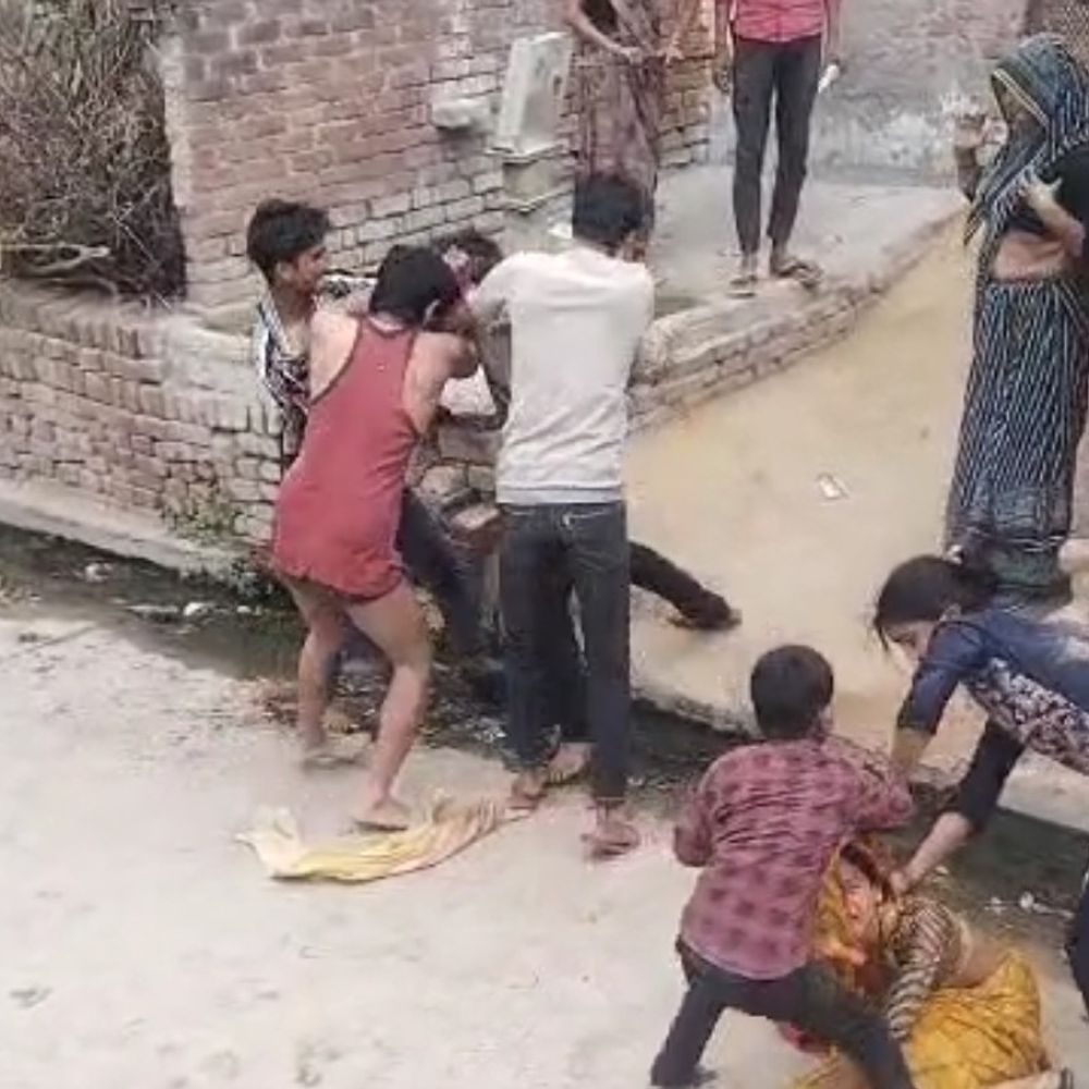 एटा में पड़ोसियों में मारपीट, महिला घायल:पुलिस ने मेडिकल कराया, 4 पर केस दर्ज कर जांच शुरू की