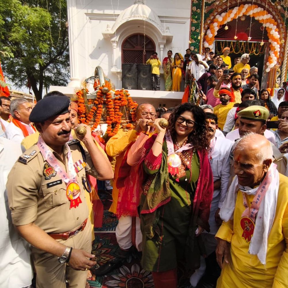 महोबा में रामनवमी पर भव्य शोभायात्रा निकली:लक्ष्मी नारायण मंदिर से शुरू हुई, शहर 'जय श्री राम' से गूंजा