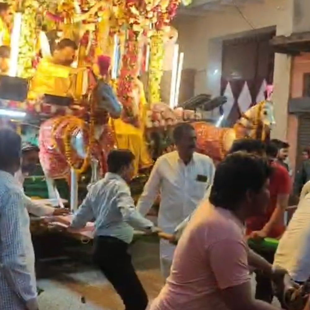 हाथरस में मूंछ वाले रामजी की रथयात्रा निकली:रामनवमी पर भव्य आयोजन, 145 साल पुरानी परंपरा जारी