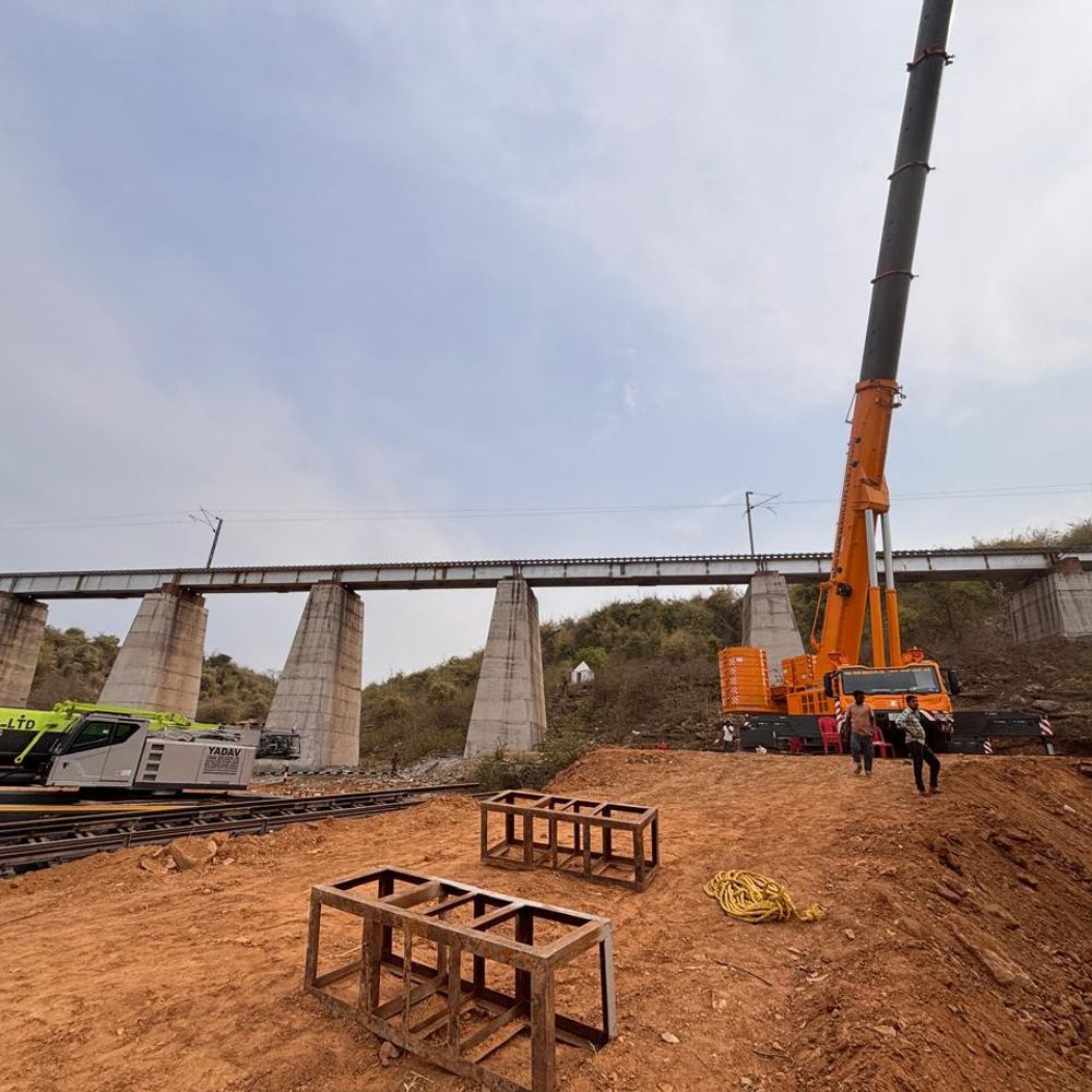 चोपन-चुनार रेल खंड पर दो पुराने पुलों का नवीनीकरण:30 किमी/घंटा की गति सीमा हटी, मिर्जापुर में ट्रेनें अब तेज और सुरक्षित दौड़ेंगी