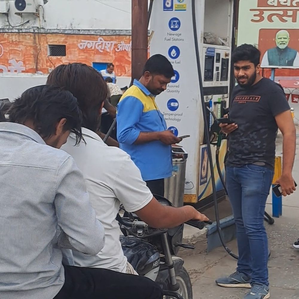 मेरठ में एक पेट्रोल पंप पर स्टॉक खत्म:हापुड़ अड्डे के पंप पर दिक्कत, DSO बोले- जिले में पेट्रोल-डीजल की कोई कमी