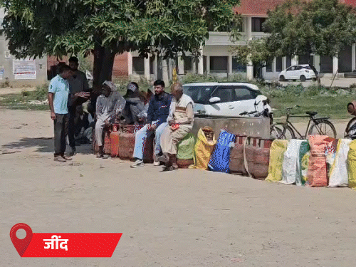 हिसार में ‘पेट्रोल नहीं’ का नोटिस, बल्लभगढ़ में तेल खत्म:  जींद में सड़क जाम, खाली सिलेंडरों की कतार लगाई, सिरसा में पेट्रोल पंप पर लगाए बैरियर – Hisar News