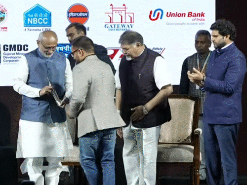 दैनिक भास्कर के 2 जर्नलिस्ट को रामनाथ गोयनका अवॉर्ड’:बांग्लादेशी अंग तस्करों के रैकेट, शिशु तस्करी नेटवर्क का खुलासा किया था