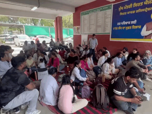 हड़लात पर गए नर्सिंग स्टाफ पर एस्मा लागू:  तुरंत हड़ताल छोड़ काम पर आने को कहा, मुलाजिम बोले- नहीं करेंगे डयूटी जॉइन – Chandigarh News