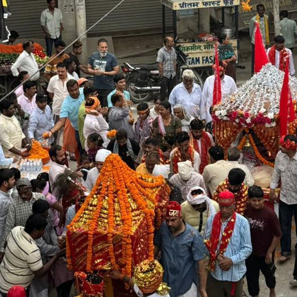 बिलासपुर में रामनवमी पर मां दुर्गा की शोभायात्रा निकली:मंत्री-जनप्रतिनिधियों ने फूल बरसा कर स्वागत किया, शहर जयकारों से गूंजा