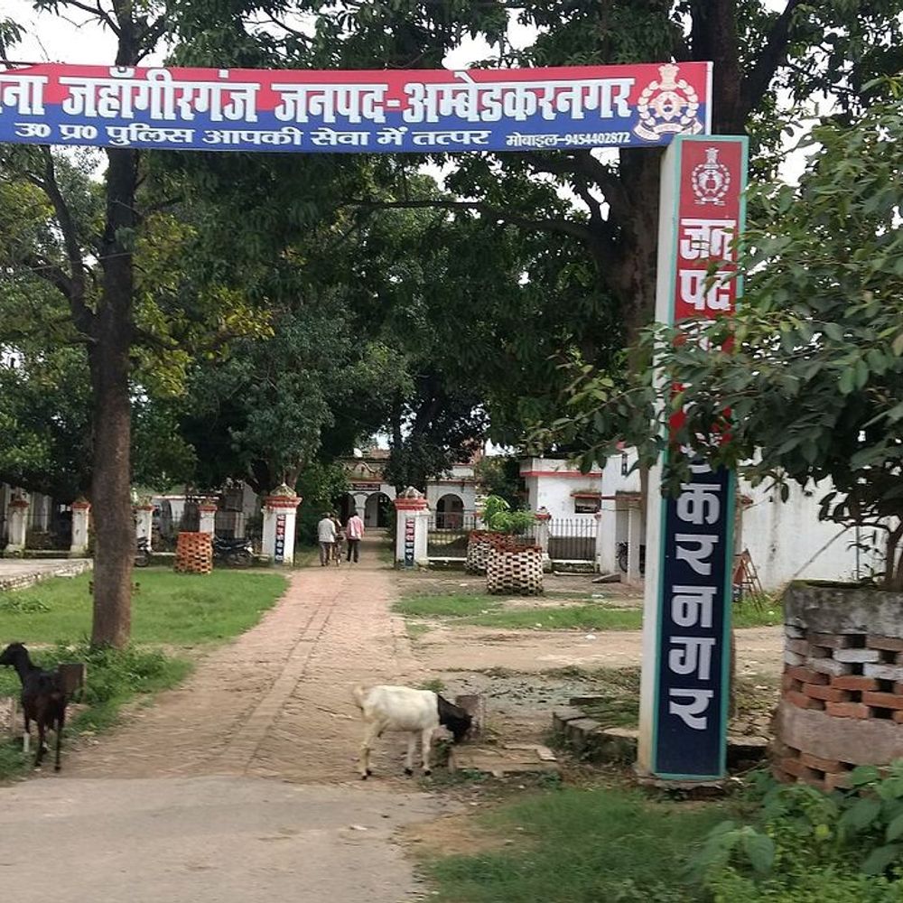 12 युवाओं से विदेश नौकरी के नाम पर ठगी:अंबेडकरनगर में आजमगढ़-जौनपुर के 5 जालसाजों ने 11.75 लाख रुपये हड़पे