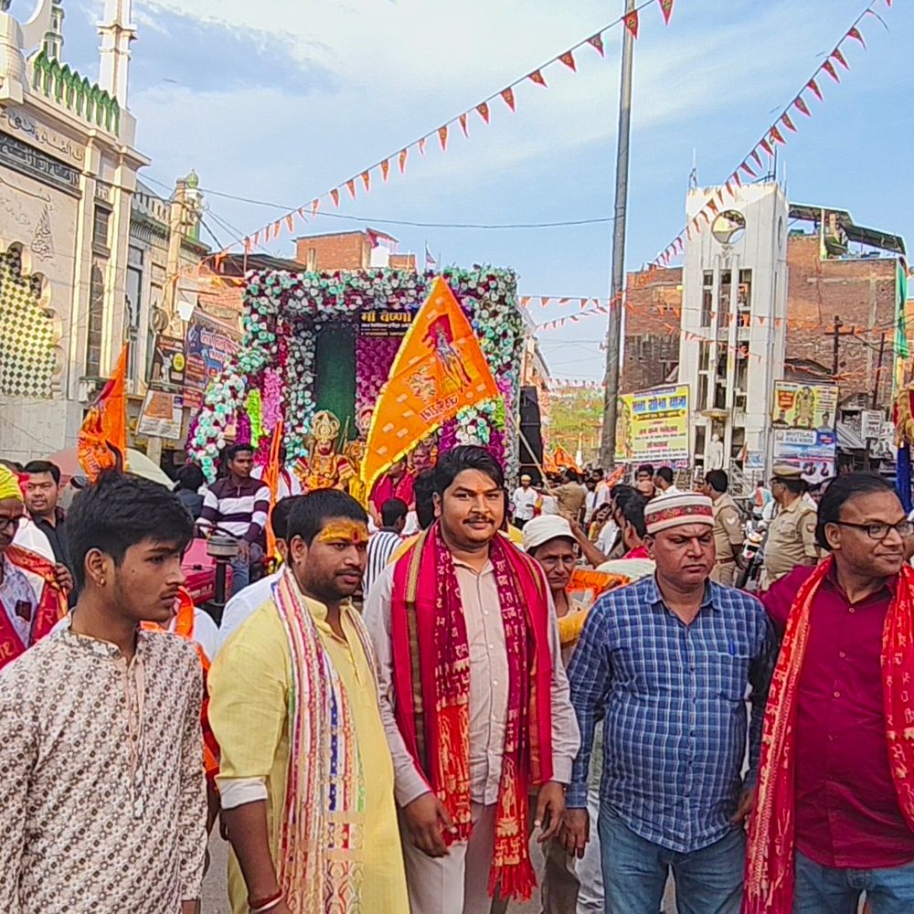 रामनवमी पर अमेठी में निकली शोभायात्रा:पूर्व विधायक प्रतिनिधि, व्यापार मंडल जिलाध्यक्ष समेत सैकड़ों लोग शामिल, सुरक्षा के कड़े इंतजाम