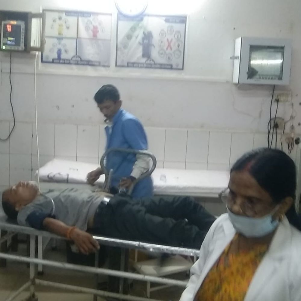 युवक ने फांसी लगाने का प्रयास किया:परिजनों ने दरवाजा तोड़कर बचाई जान, हालत गंभीर