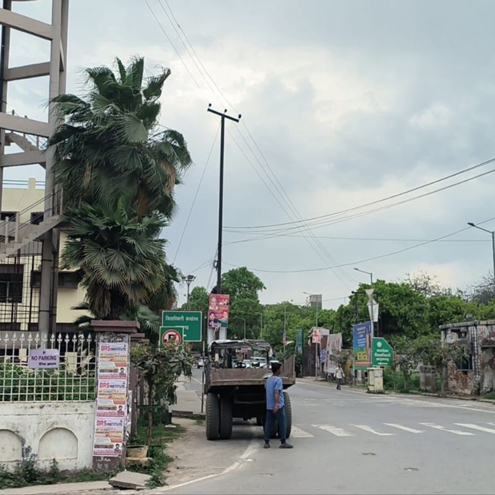 आजमगढ़ में बदला मौसम का मिजाज:आसमान में छाए काले बादल, बारिश के बना रहे हैं आसार