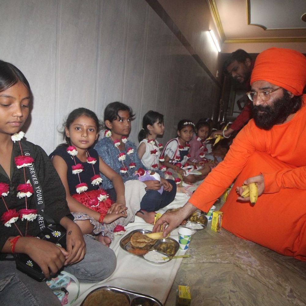 लखनऊ में आस्था के साथ मनाई गई रामनवमी:कन्याओं के पैर धोकर दिया गया उपहार ,हरि प्रकाश बोले- सिर्फ भारतीय संस्कृति में महिलाओं को देवी का दर्जा मिला