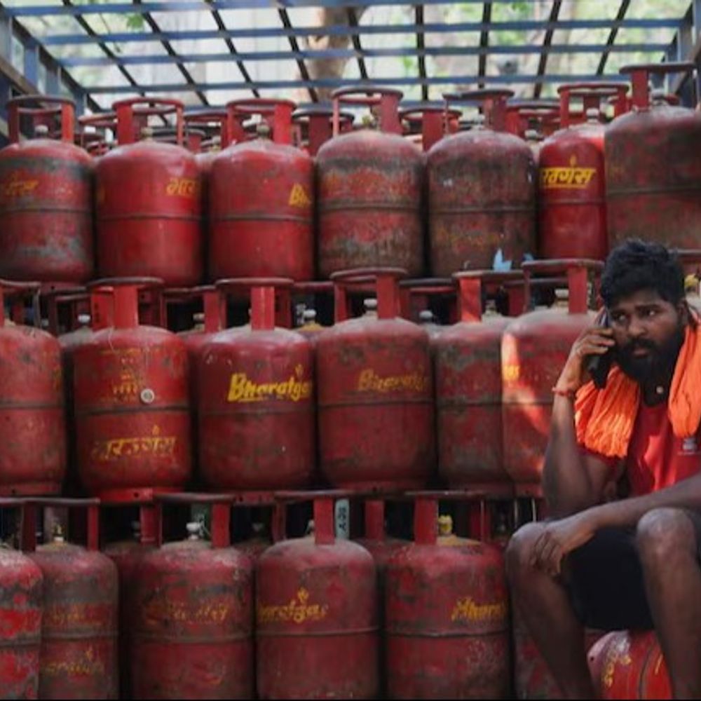 केंद्र ने कॉमर्शियल LPG कोटा 50% से बढ़ाकर 70% किया:स्टील-ऑटो और टेक्सटाइल सेक्टर को प्राथमिकता, रेस्टोरेंट्स के बाद बड़े उद्योगों को 20% अतिरिक्त सप्लाई