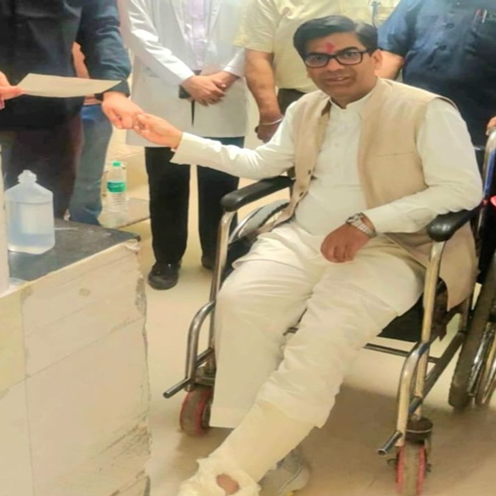चंडीगढ़ मेयर के पैर में आई मोच, लगा प्लास्टर:  रामनवमी समारोह के दौरान मुड़ा पांव, दुपट्टा बांधकर प्रोग्रामों में होते रहे शामिल – Chandigarh News