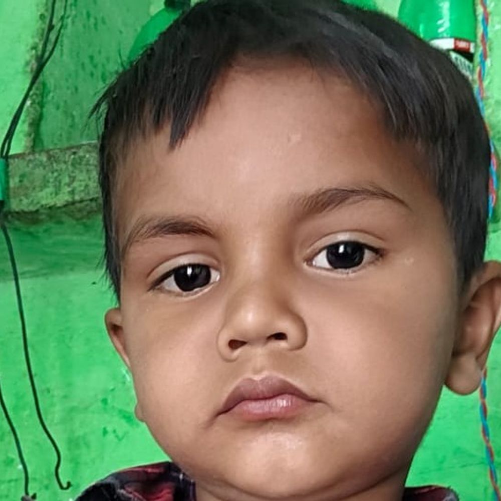 आगरा में थ्रेशर की चपेट में आया बच्चा:तिरपाल के साथ मशीन में खिंचकर चला गया, कटकर हुई मौत