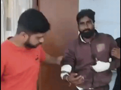 बेटे ने मां-भाई पर तलवार से हमला किया:  भाई का कान व हाथ का हिस्सा कटा, घायल का आरोप पुलिस मदद नहीं कर रही – Alwar News