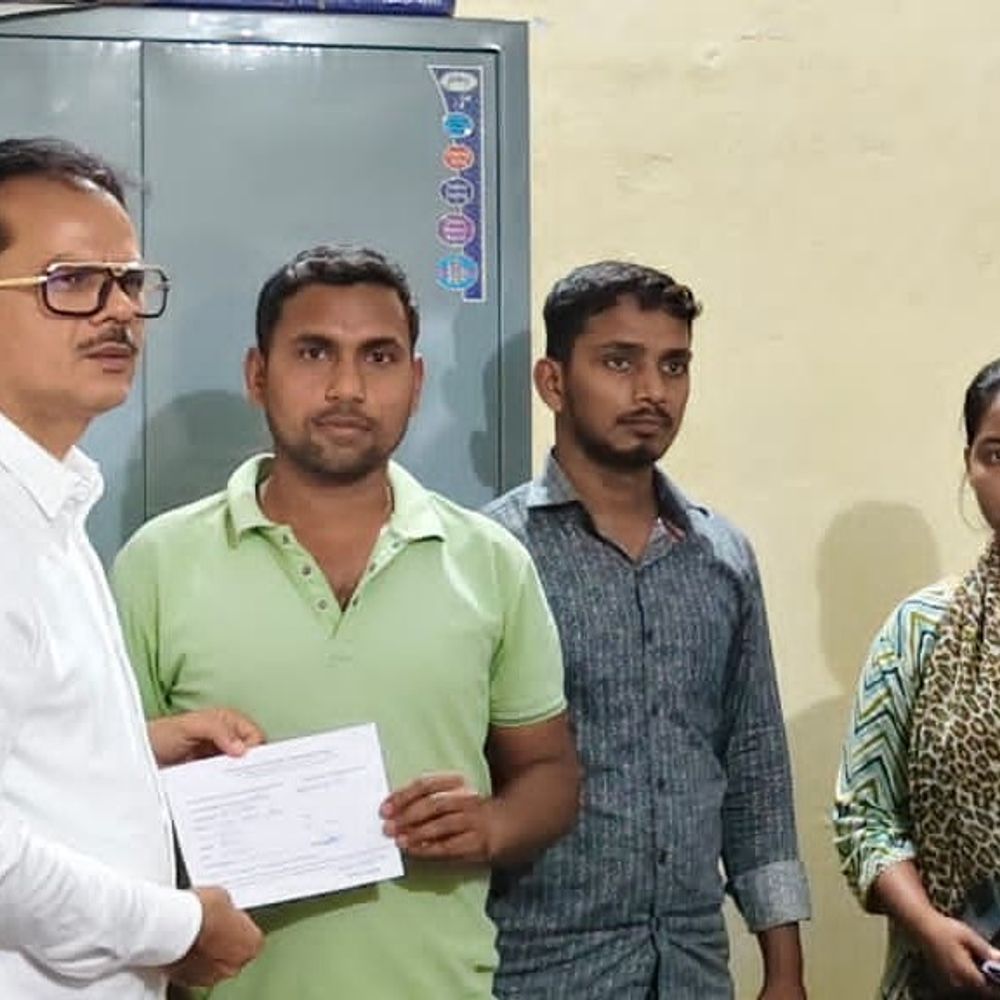 पहले ही दिन दर्जनों युवाओं को मिला रोजगार:बलिया के बैरिया में विशाल रोजगार महोत्सव का शुभारंभ