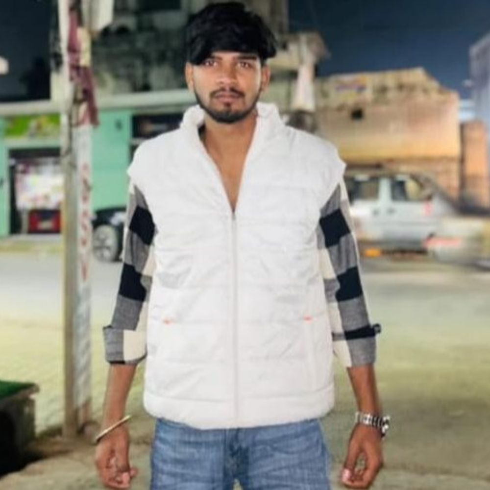 दोस्तो ने बीच सड़क पर छात्र को चाकुओं से गोदा:मामूली कहासुनी ने लिया खूनी रूप, बरेली में इंटर के छात्र की अस्पताल में इलाज के दौरान मौत