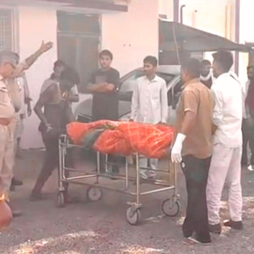 विदिशा में ट्रैक्टर पलटने से किशोरी की मौत, भाई गंभीर:  स्टीयरिंग फेल होने से हुआ हादसा, मजदूरी कर लौट रहा था परिवार – Vidisha News